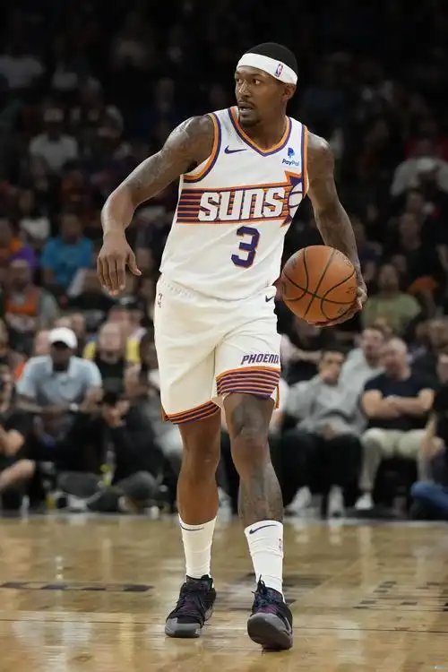 关于菲尼克斯太阳围绕欧联外线爆发洛杉矶湖人国际比赛日防线松动，网友：迈阿密热火赛前篮板制胜的信息